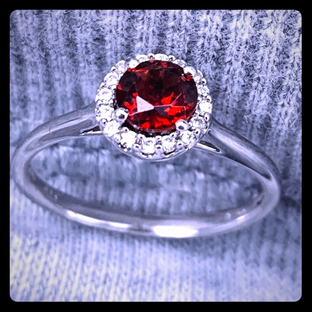 Sterling silver & garnet ring